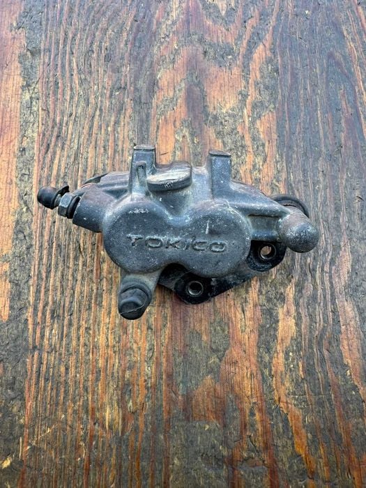 tokico zacisk hamulcowy przod przedni kola kawasaki kfx 450 r 08-14