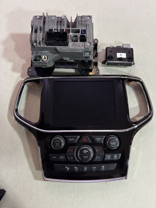 Radio Panasonic Jeep Grand Cherokee WK2 2019 EU