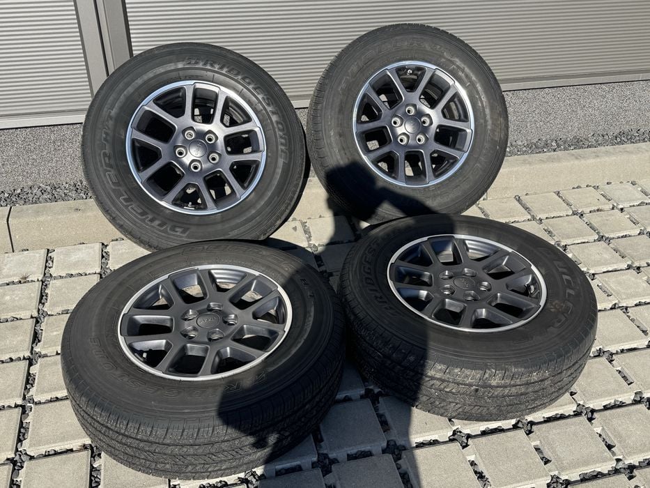 Koła Jeep Wrangler Gladiator 255/70/R18 - czujniki, nakretki, dekielki