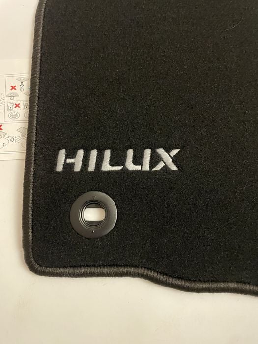 Toyota Hilux / dywaniki welurowe / Oryginał / Nowe