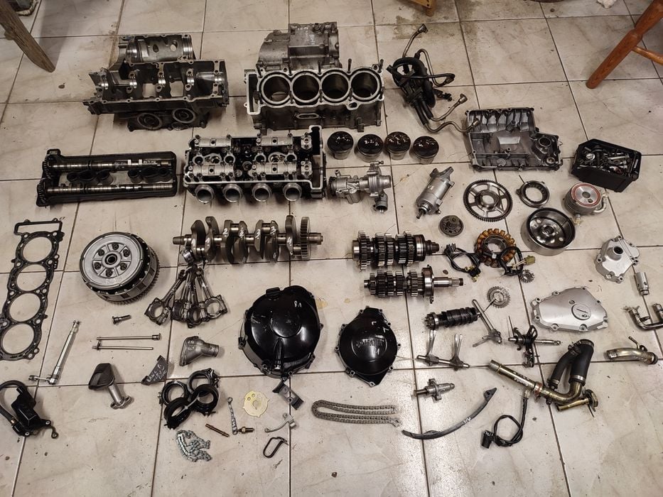 Yamaha YZF R1 RN04 00-01  silnik części wał skrzynia karter kapa 1000