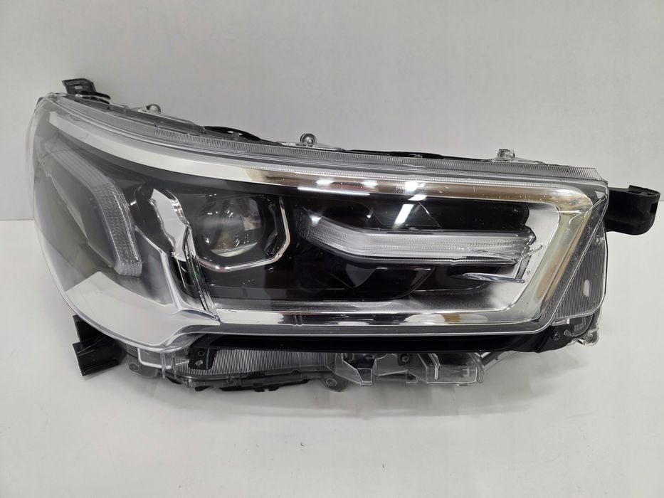 lampa przód przednia prawa toyota hilux viii lift 8 lift 81110-0ku80 europa