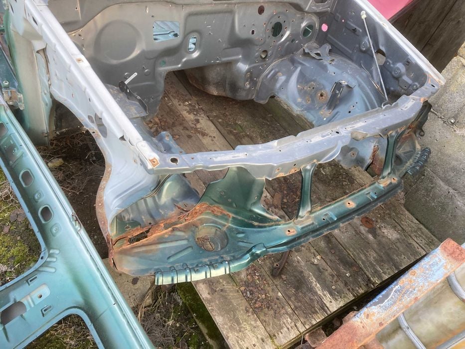 SUZUKI JIMNY 98-12 pas przedni