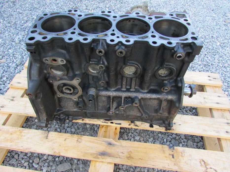 Blok silnik dół tłok wał korbowy nissan navara d22 2.5 di YD25