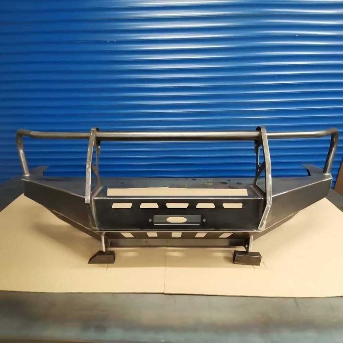 Zderzak stalowy Nissan Patrol Y61 - przód / przedni