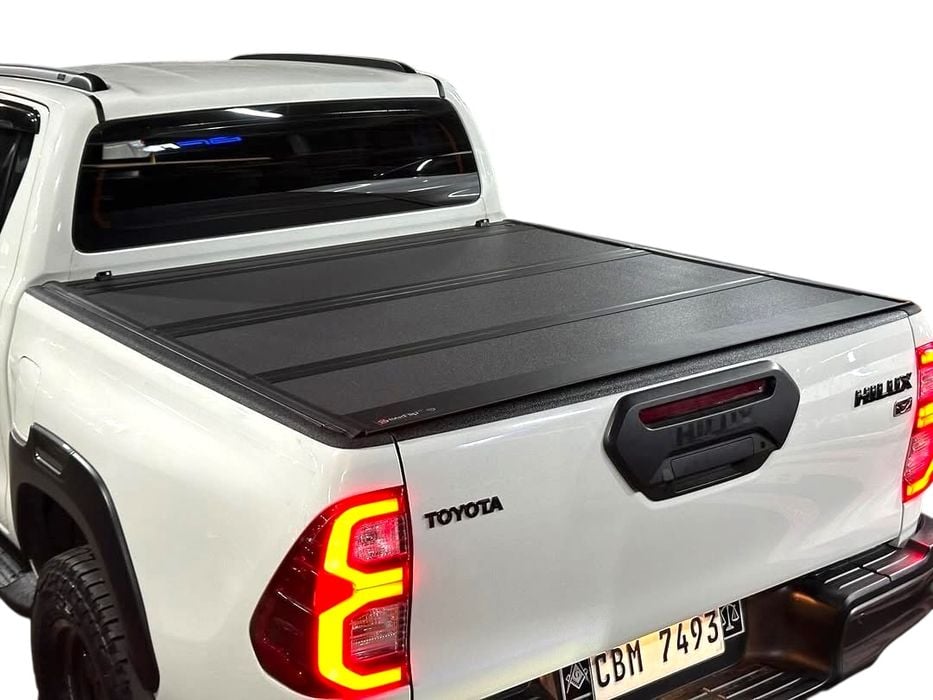 BAKFlip MX4 Twarda pokrywa paki roleta składana na 3 Toyota Hilux