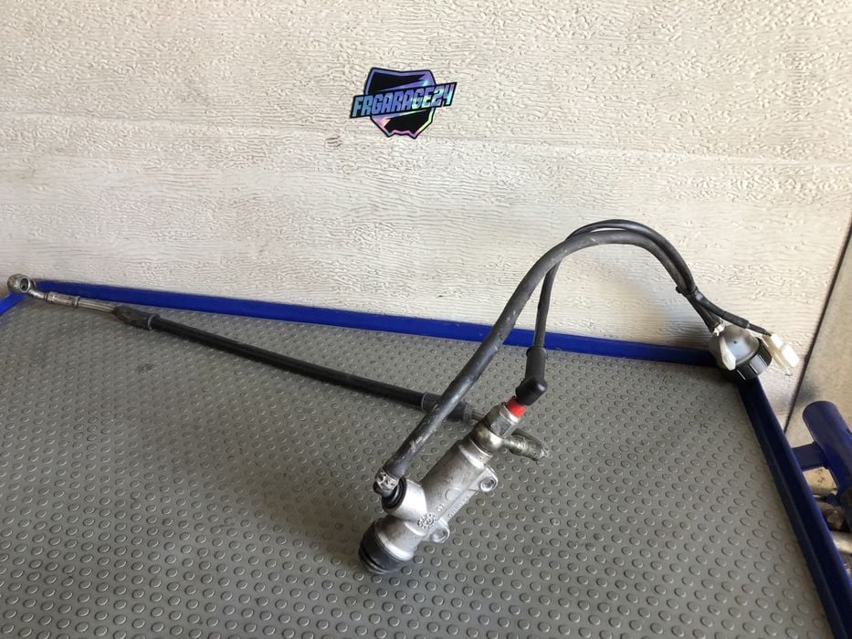 Pompa  hamulcowa z przewodem czujnikiem beta rr 50 125 rieju sherco