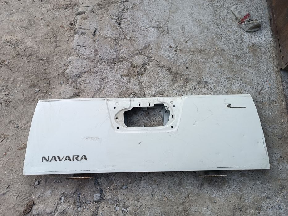 Tylna klapa Nissana Navara d40