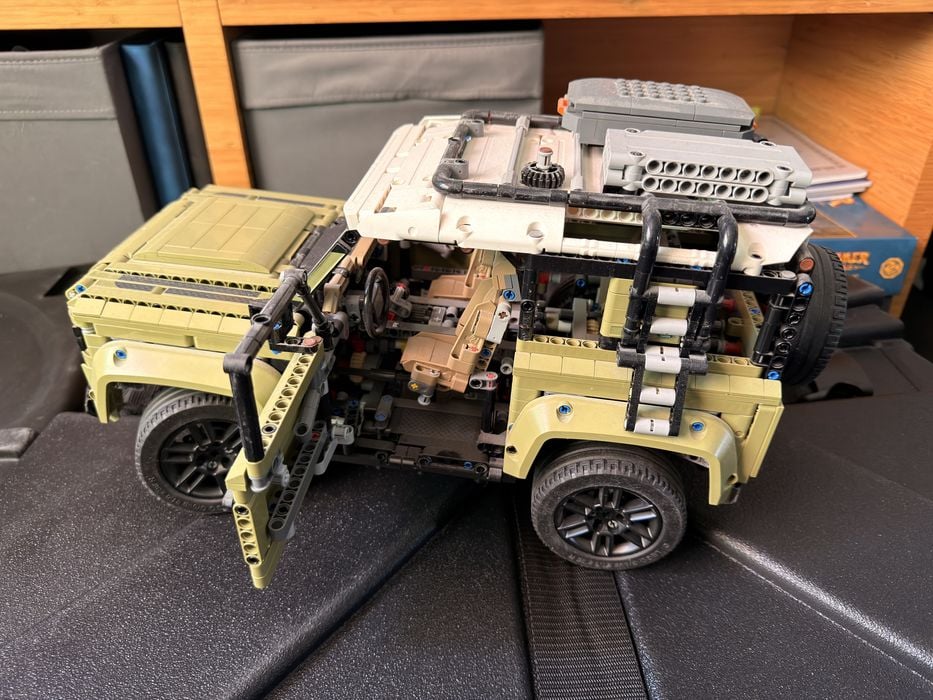LEGO Technic 42110 Land Rover Defender
