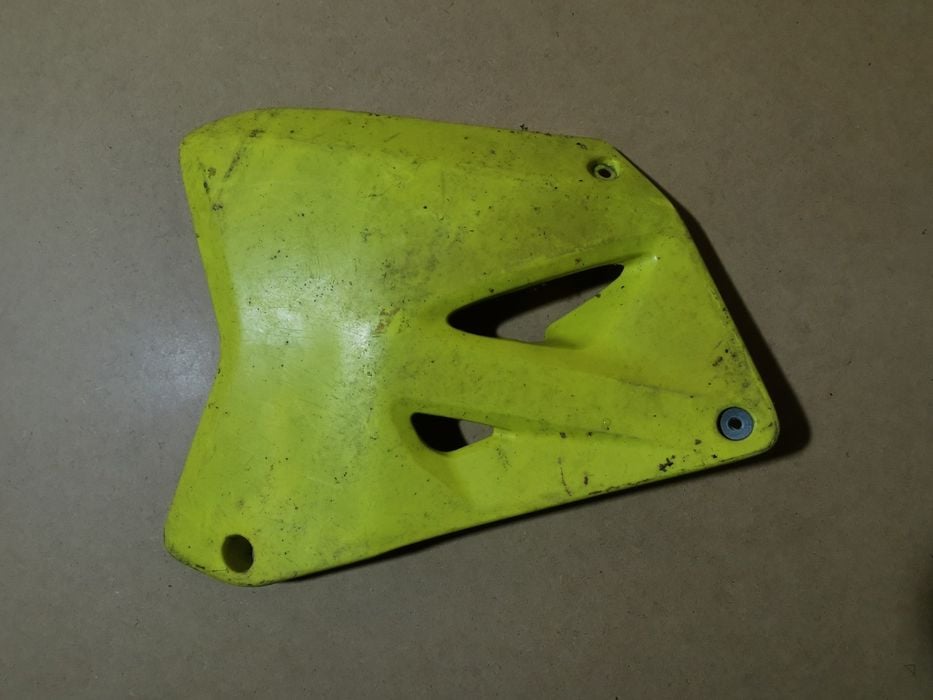 Suzuki rm 85 obudowa owiewka oslona boczna przod lewa chlodnicy