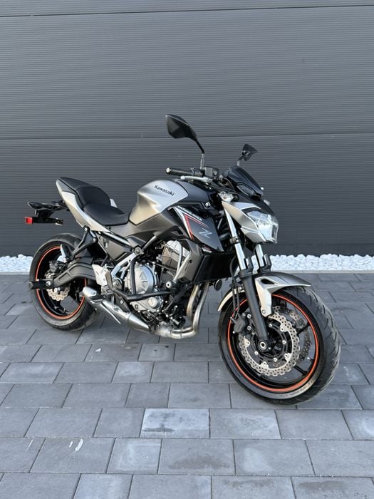 Kawasaki Z650 z 2017r Niemcy bezwypadkowy ksiazki