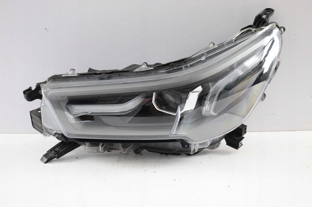 lampa lewa przód toyota hilux lift full led oryginalna
