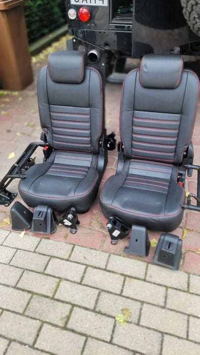 Fotele lewy prawy 3 rzad LAND ROVER DEFENDER 2007-14