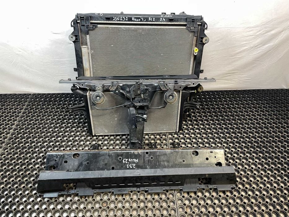 Pas przedni wzmocnienie chłodnice Toyota Hilux VIII 2.4D LIFT 2020-