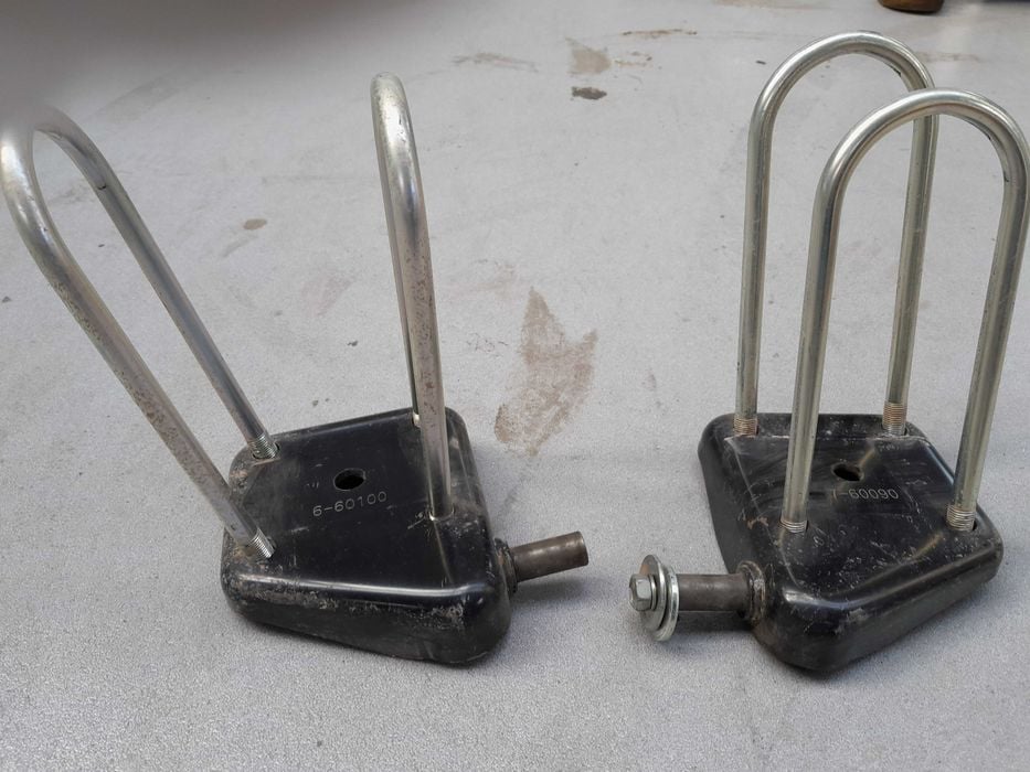 Uchwyt mocowania resorów - TOYOTA LAND CRUISER