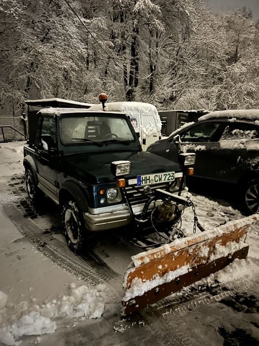 Sprzedam suzuki samurai z plugiem do odsniezania