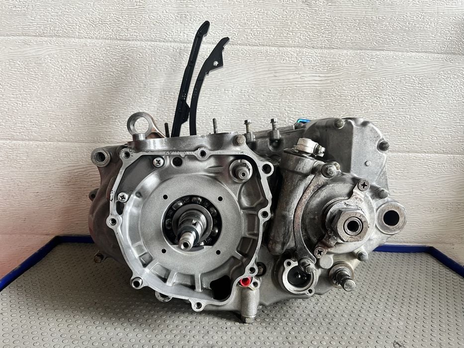 Suzuki drz 400 kartery skrzynia biegów słupek ltr 400