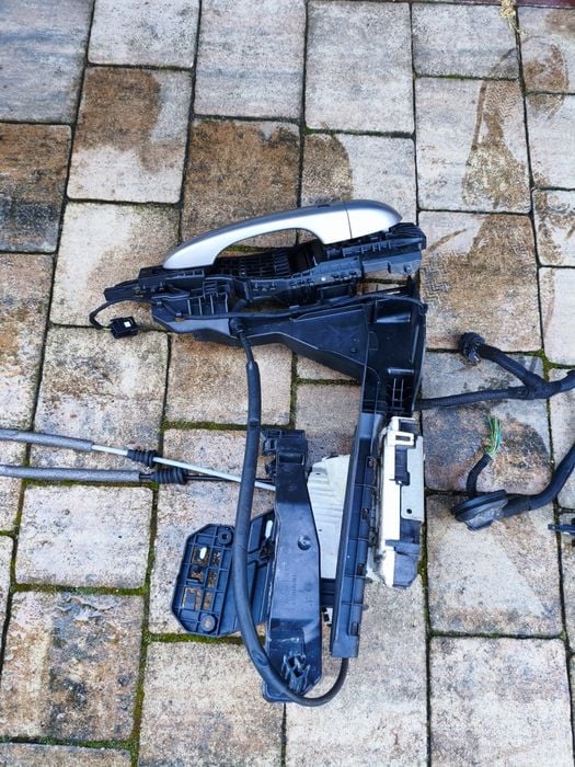 Klamka lewy przód wraz z silniczkiem do Jeep Cherokee Kl , Key less