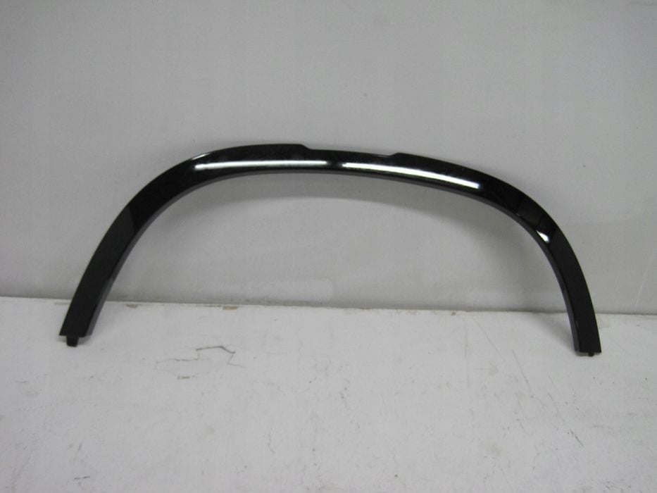 LISTWA BŁOTNIKA PRZÓD STRONA PRAWA LAND ROVER DEFENDER L8B2-16A074-BX