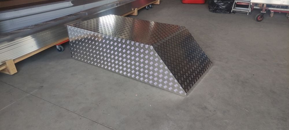 Aluminiowy Bagażnik dachowy Land Rover Defender pickup taeardrop  zabu