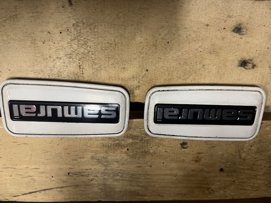 Suzuki samurai emblemat zaslepka oslona