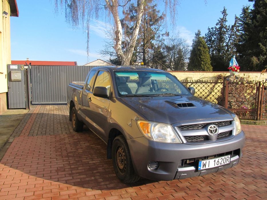 Toyota HILUX samochód terenowy pick-up