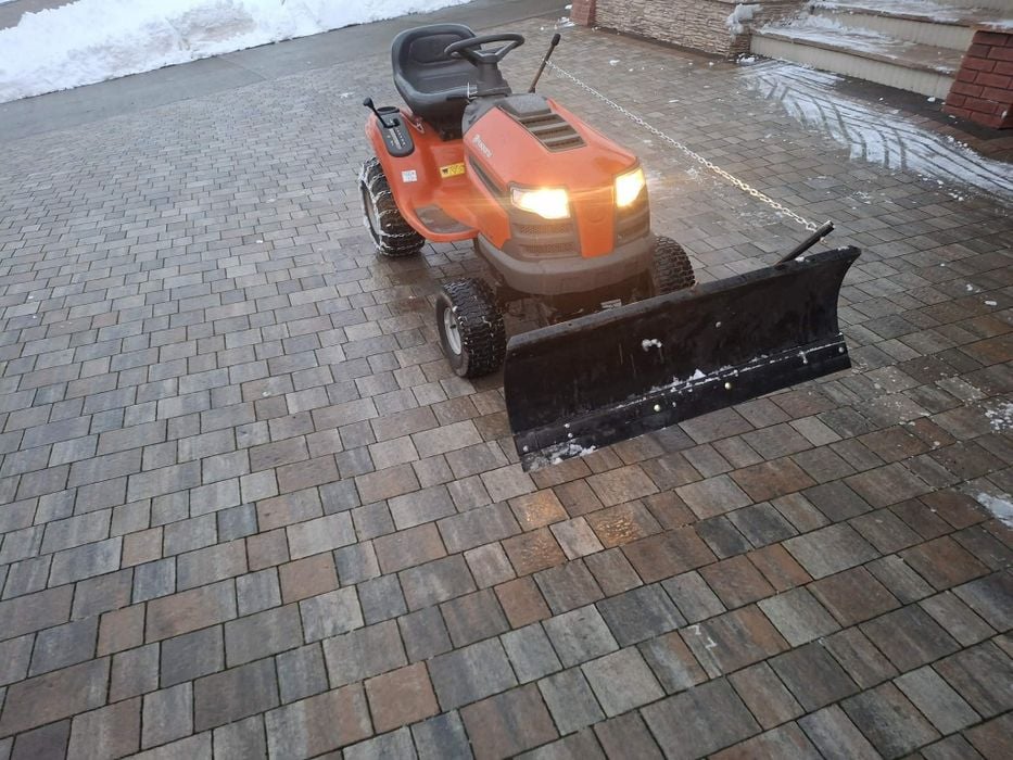 Kosiarka Husqvarna 12,5 KM + pług .Rok 2017