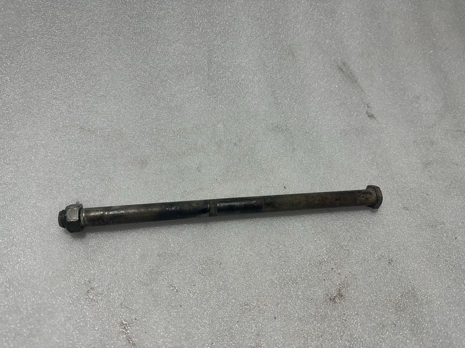 Oś śruba wahacza tył Yamaha Raptor 660 YFZ 450