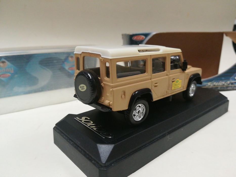 Land Rover Defender Rallye skala 1:43