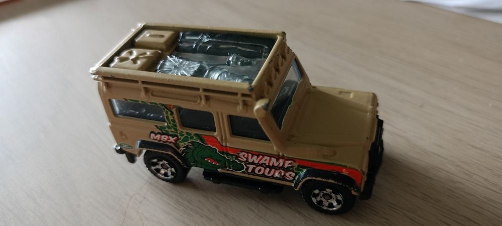 Matchbox land Rover Defender swamp turbo krokodyl