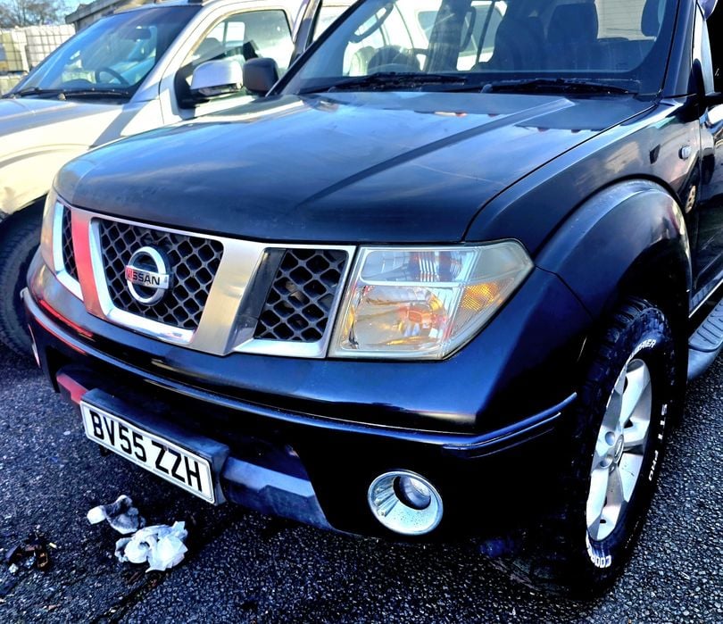 Cześć nissan navara d40.