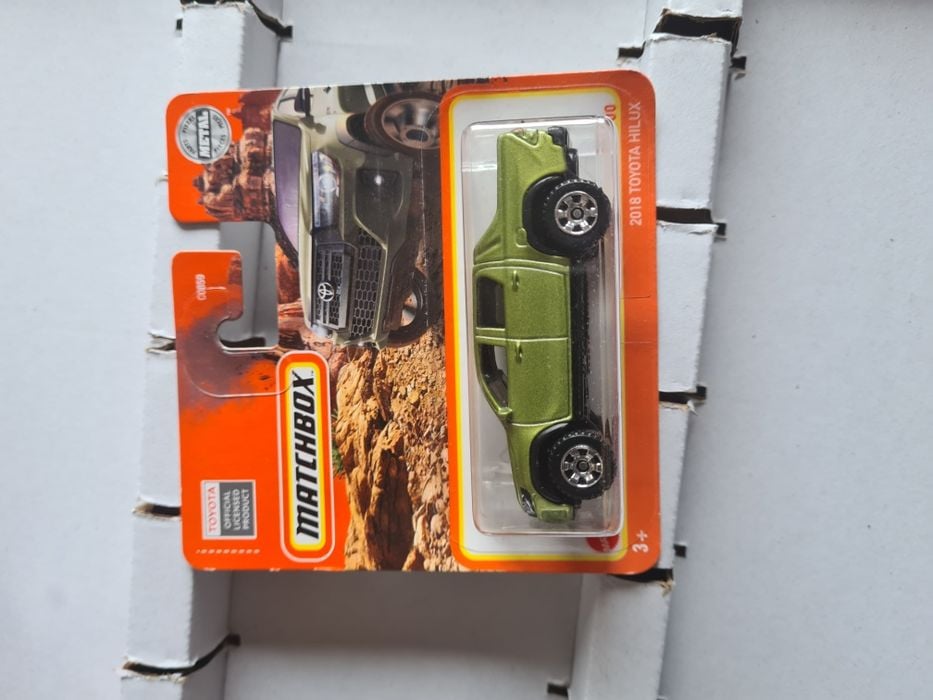 Autko matchbox toyota hilux