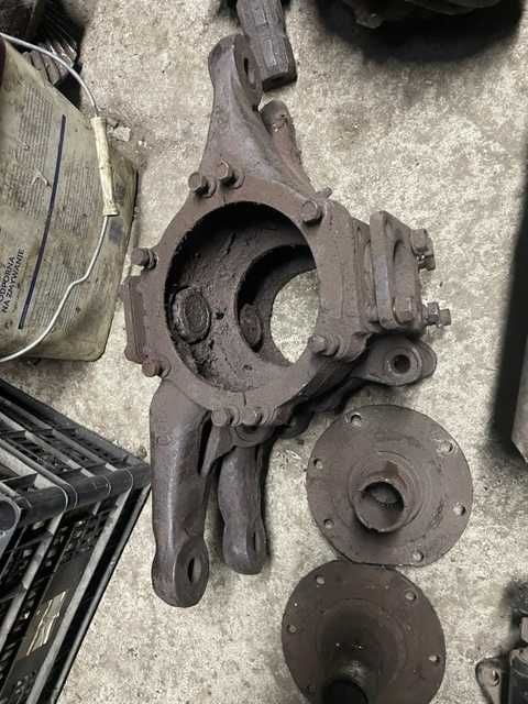 Zwrotnica piasta czop most obudowa Nissan Patrol GR Y60