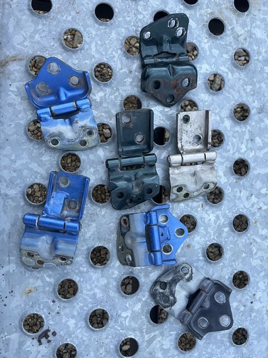 Suzuki jimny zawias zawiasy klapy tyl