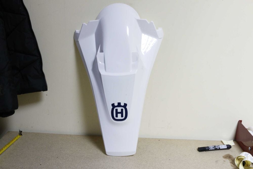 7673 Husqvarna 2016 TE/FE OEM Rear Fender 265.08.013.000 ktm ag
