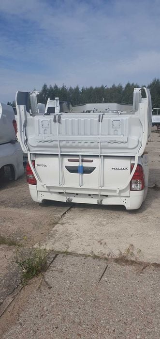 Toyota Hilux 2023r. paka skrzynia ładunkowa klapa lampy NOWE!