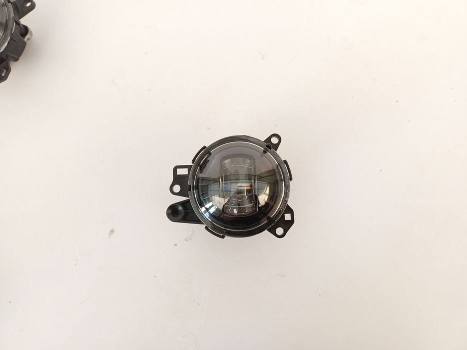 Land Rover Defender II 2 20- halogen LED DRL prawy przód przedni