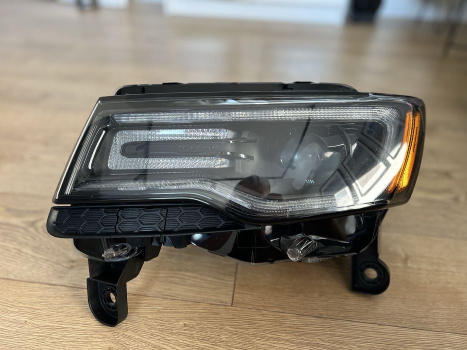 Jeep grand cherokee wk2  reflektor Bi-xenon LED High Altitude 2015