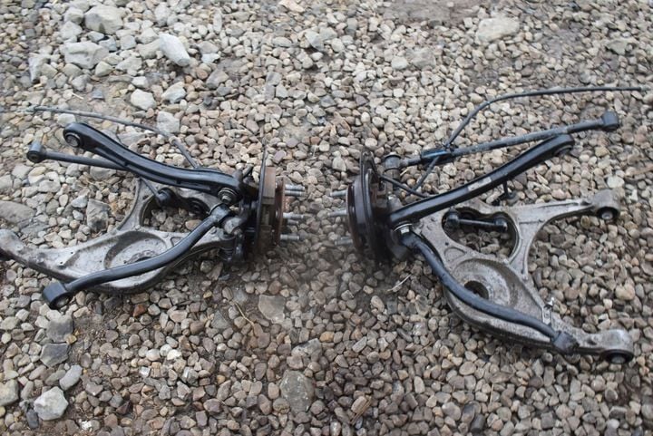 zwrotnica zawieszenie tylne TYŁ JEEP CHEROKEE WK2 3.0 crd 14R