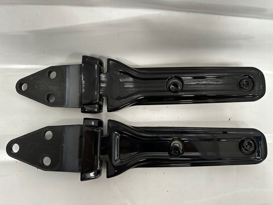 zawiasy klapy tylnej jeep wrangler 68282145