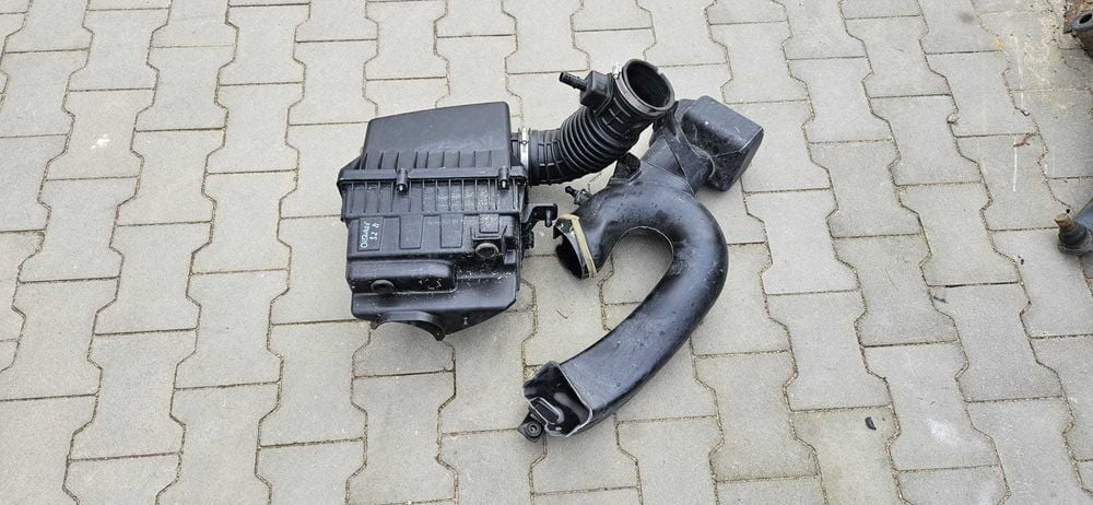 filtr powietrza kompletny Jeep Cherokee KL 20r 3.2
