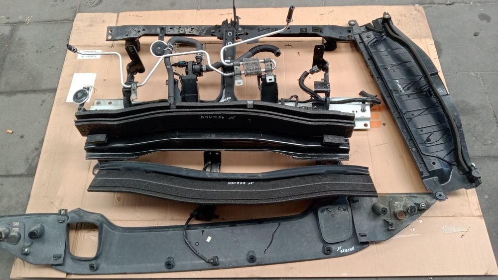 Nissan Navara d23 np300 14- belka wzmocnienie  zamek wspornik