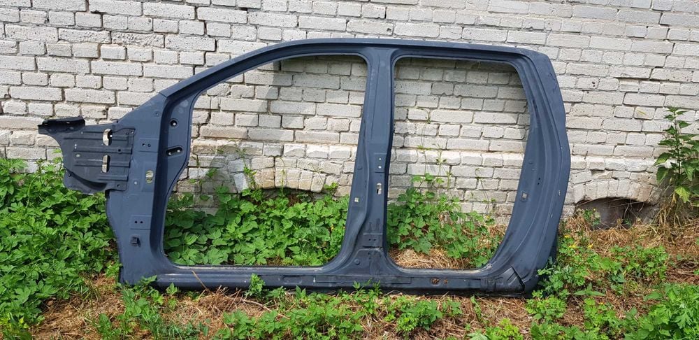 próg poszycie słupek Nissan Navara nowy