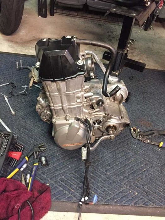 ktm exc 450 08 na czesci kartery skrzynia cylinder wal magneto glowica