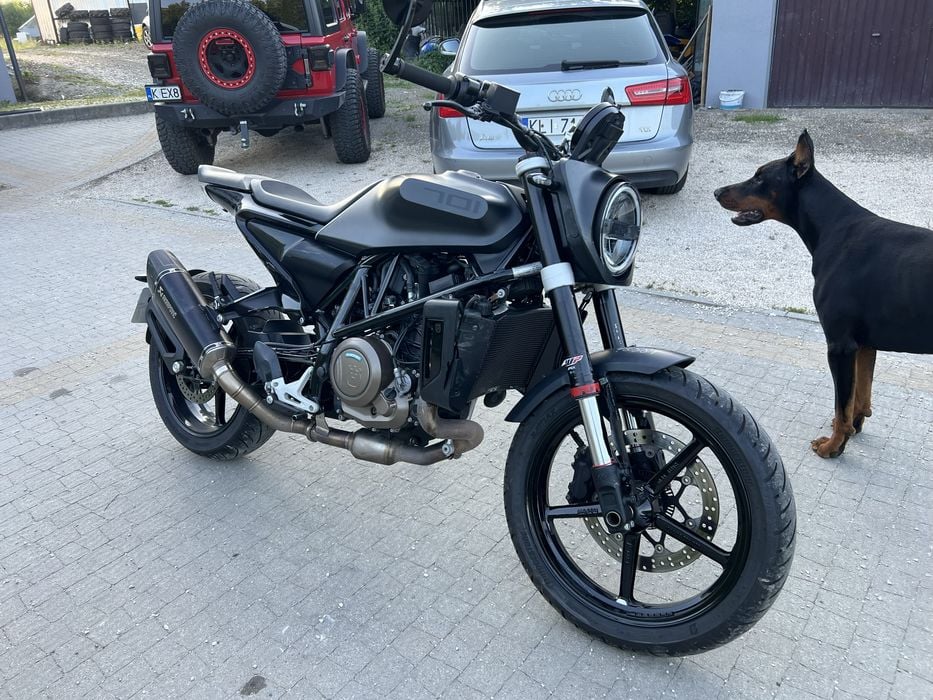Husqvarna Svartpilen 701 ! Akrapovic ! Vitpilen