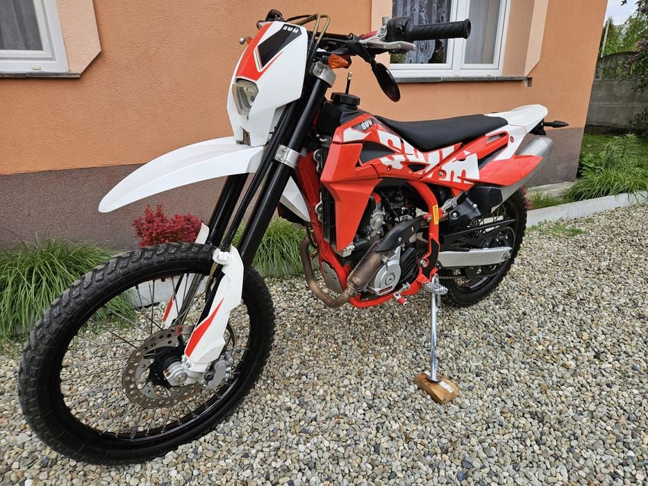 Swm sm 125 husqvarna ktm supermoto