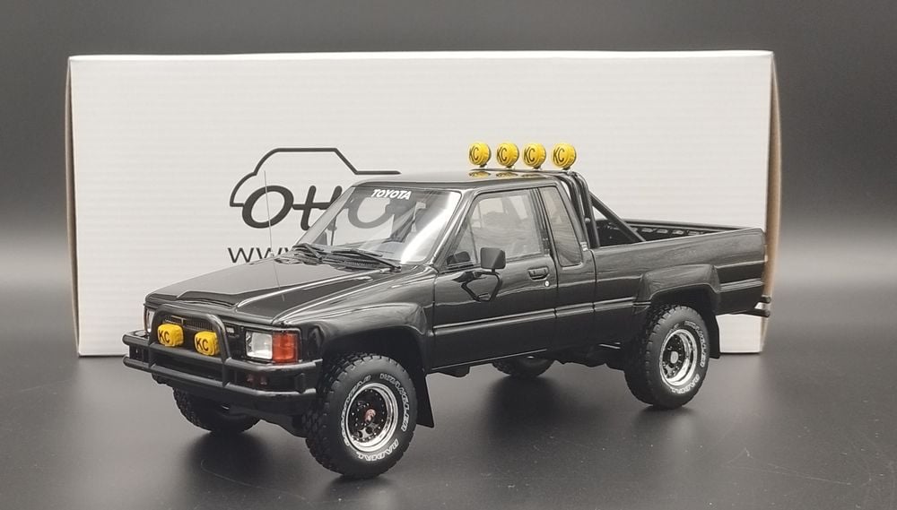 1:18 Otto 1985 Toyota Hilux SR5 Glossy Black 202 Xt Back To The Future