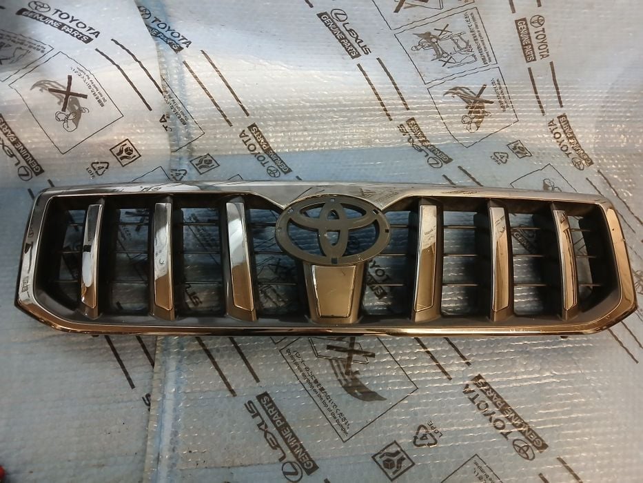 Atrapa grill przednia TOYOTA LAND CRUISER 120 rok 03-09