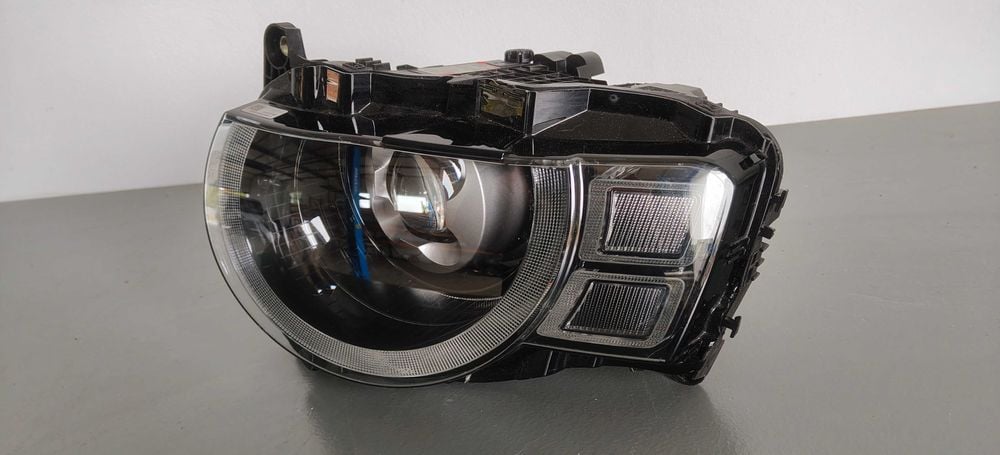 Lampa Przod Land Rover Defender II 2020-> Europa