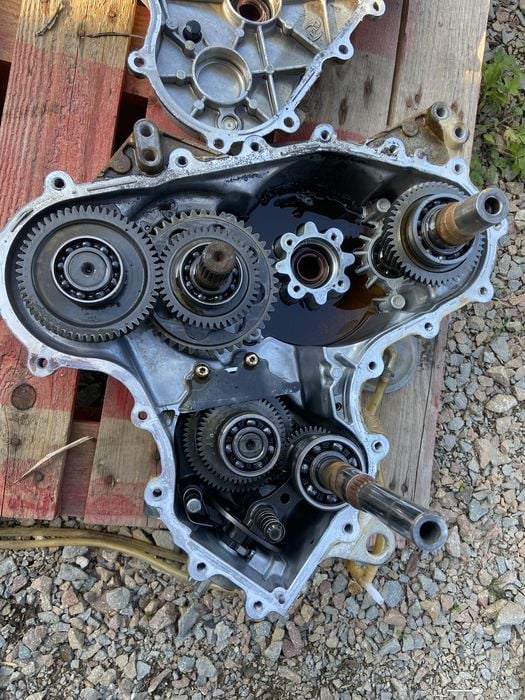 Obudowa skrzyni biegów  wałek tryby wybierak polaris sportsman 1000